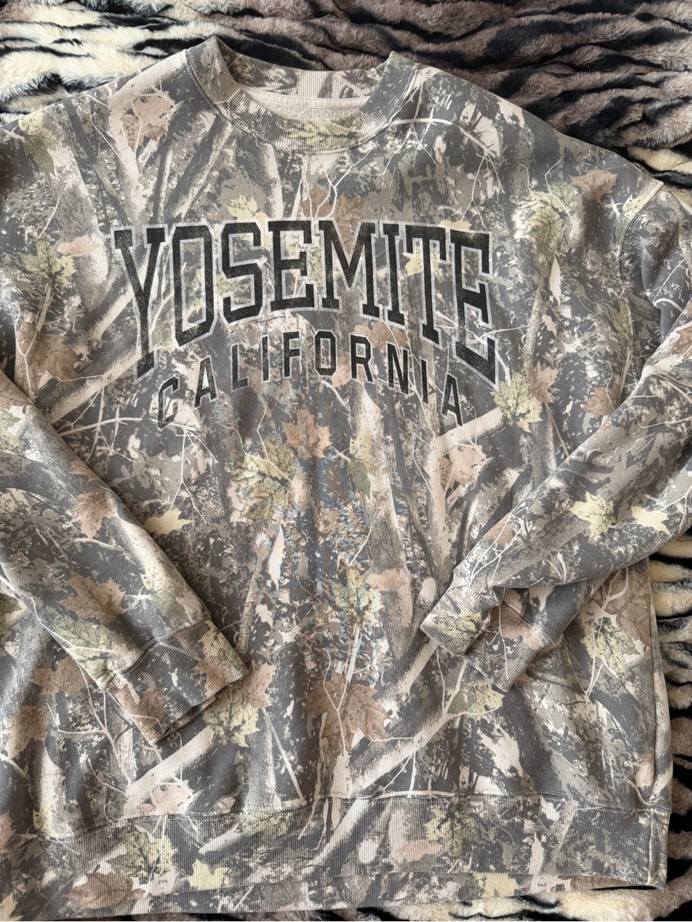 NWOT Viral Abercrombie & Fitch Camo Yosemite Graphic Crew Sweatshirt